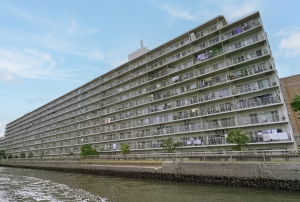 江東区枝川、マンションの外観画像です