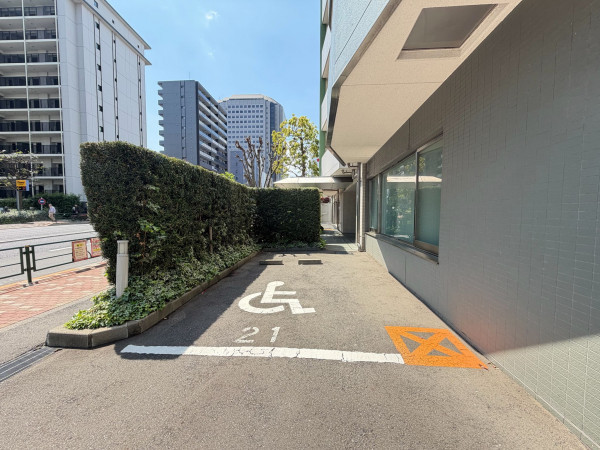 江東区東陽、マンションの駐車場画像です