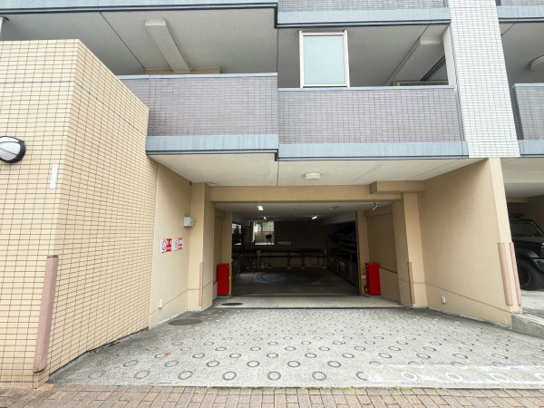江東区大島、マンションの駐車場画像です