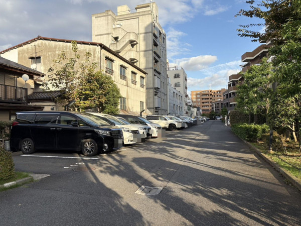 江東区千石、マンションの駐車場画像です