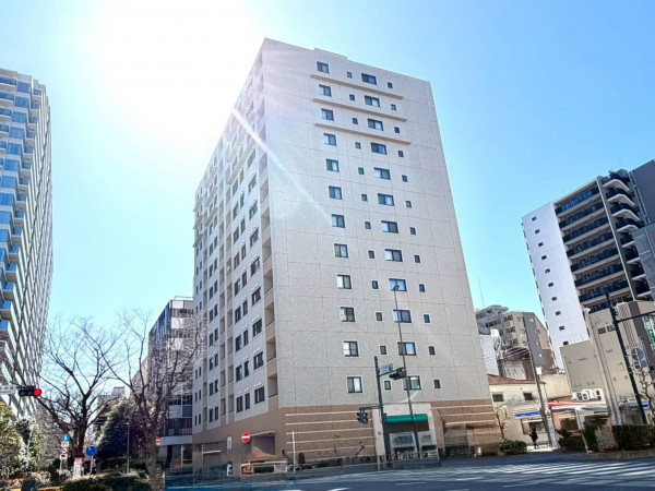 江東区亀戸、マンションの外観画像です