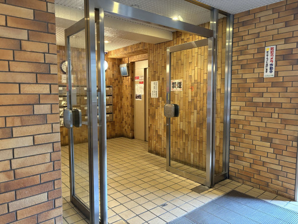 江東区亀戸、マンションのエントランス画像です