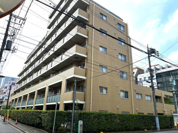 江東区亀戸、マンションの外観画像です