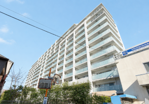 江東区枝川、マンションの外観画像です