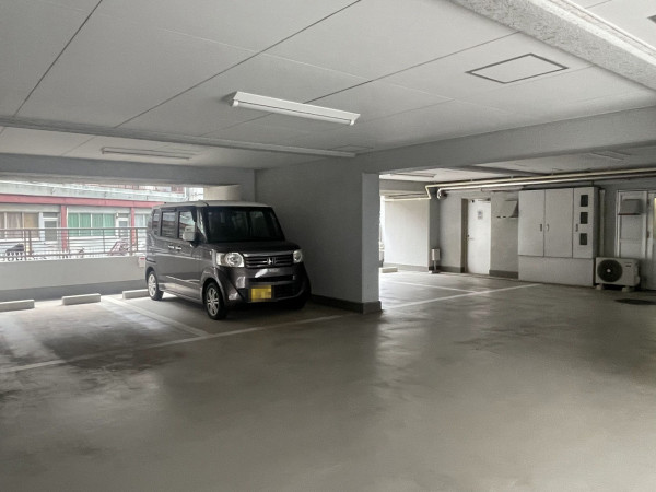 江東区東砂、マンションの駐車場画像です