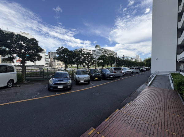 江東区白河、マンションの駐車場画像です
