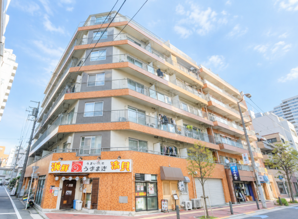 江東区亀戸、マンションの外観画像です