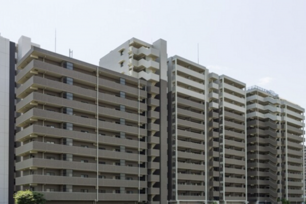 江東区枝川、マンションの外観画像です