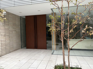 江東区亀戸、マンションのエントランス画像です