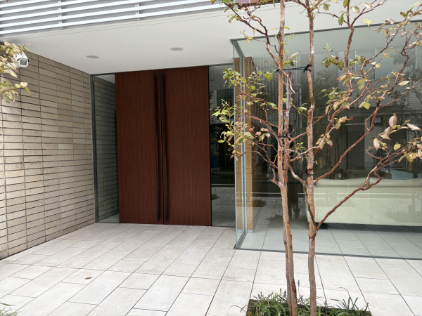 江東区亀戸、マンションのエントランス画像です