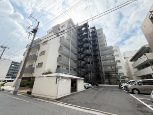 江東区亀戸、マンションの外観画像です