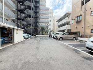 江東区亀戸、マンションの駐車場画像です