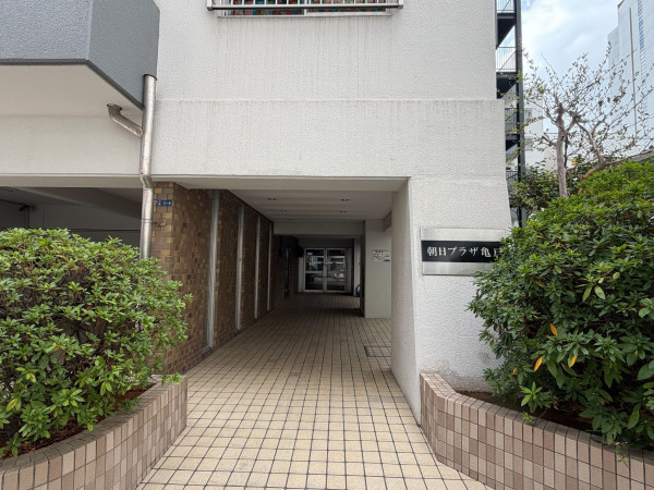 江東区亀戸、マンションのエントランス画像です