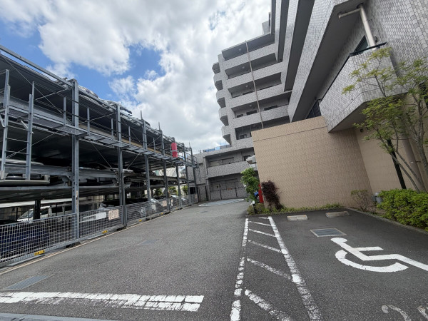 江東区北砂、マンションの駐車場画像です