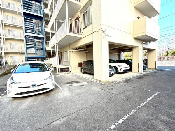 江東区東砂、マンションの駐車場画像です