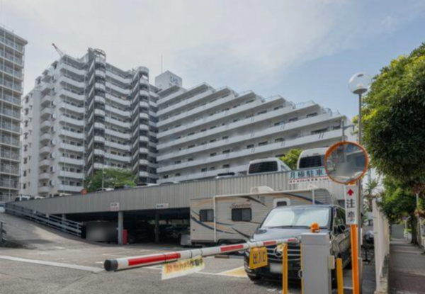江東区越中島、マンションの駐車場画像です