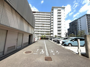 江東区東陽、マンションの駐車場画像です
