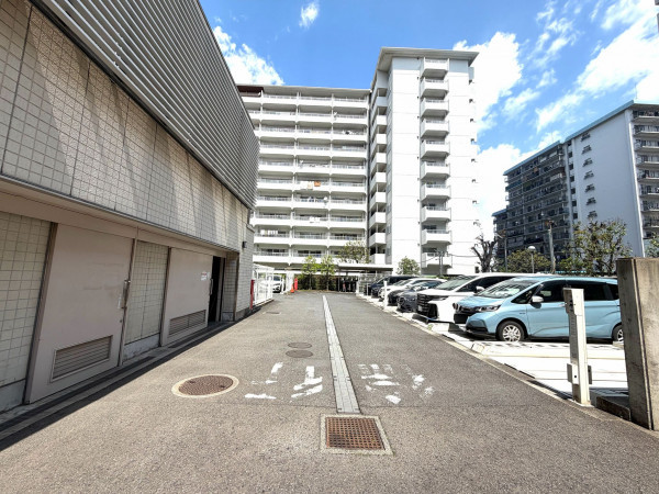 江東区東陽、マンションの駐車場画像です