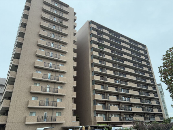 江東区亀戸、マンションの外観画像です