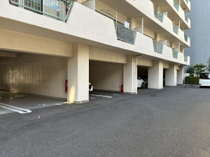 江東区東陽、マンションの駐車場画像です