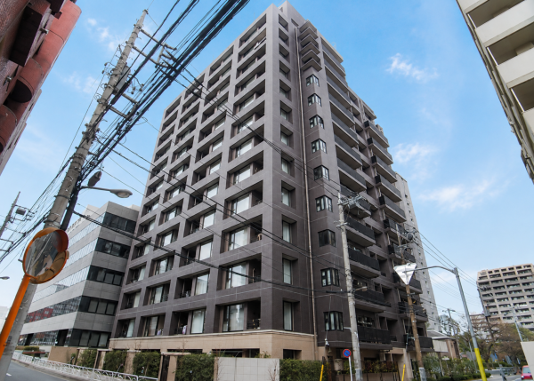 江東区亀戸、マンションの外観画像です