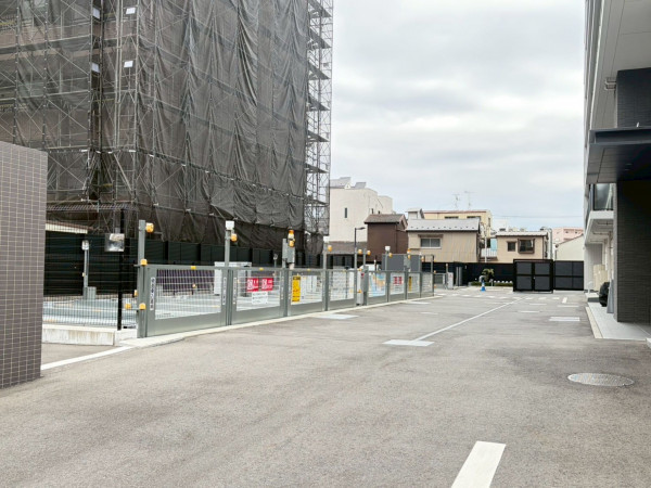 江東区北砂、マンションの駐車場画像です