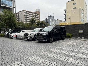 江東区東陽、マンションの駐車場画像です