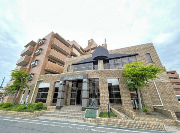 鈴鹿市神戸、マンションの外観画像です