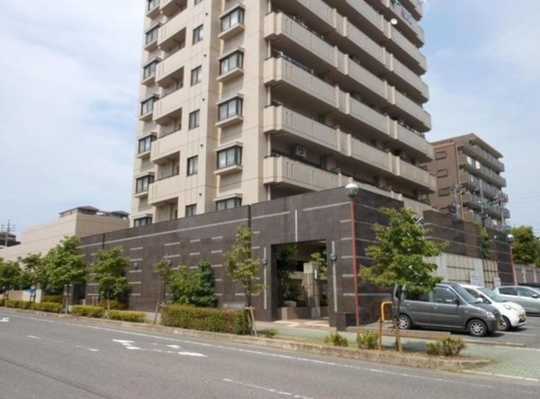 日進市栄、マンションの外観画像です