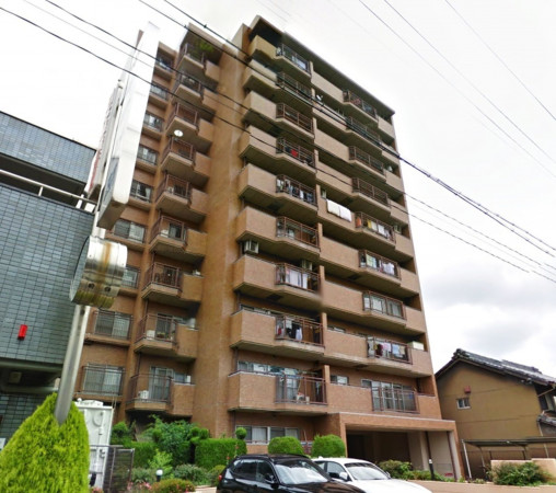 名古屋市天白区平針、マンションの外観画像です