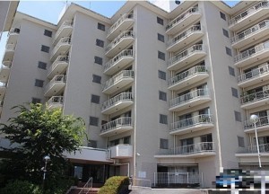 名古屋市名東区平和が丘、マンションの外観画像です