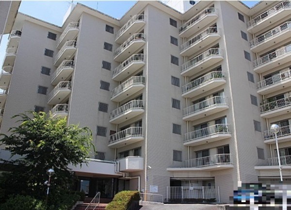 名古屋市名東区平和が丘、マンションの外観画像です