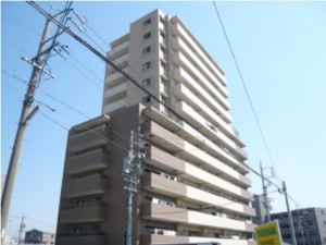 名古屋市名東区社台、マンションの外観画像です