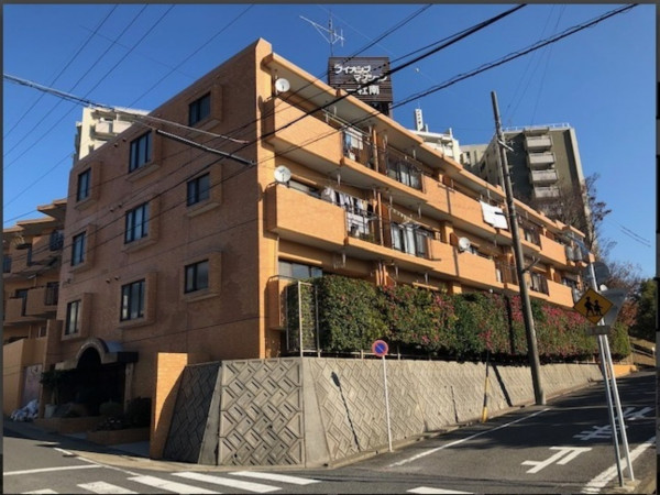 名古屋市名東区亀の井、マンションの外観画像です