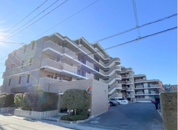 春日部市中央、中古マンションの外観画像です