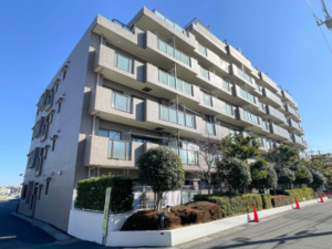 春日部市下蛭田、中古マンションの外観画像です