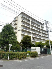春日部市谷原、中古マンションの外観画像です