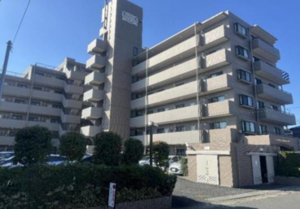 春日部市緑町、中古マンションの外観画像です