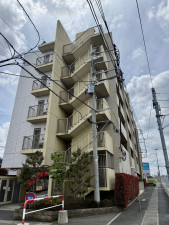 春日部市梅田、中古マンションの外観画像です