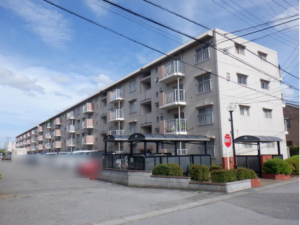 春日部市大沼、中古マンションの外観画像です