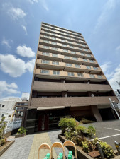 春日部市中央、中古マンションの外観画像です