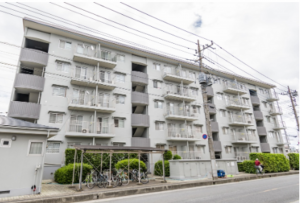 春日部市豊町、中古マンションの外観画像です