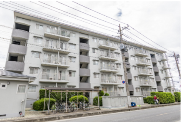 春日部市豊町、中古マンションの外観画像です