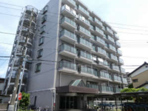 春日部市粕壁東、中古マンションの外観画像です