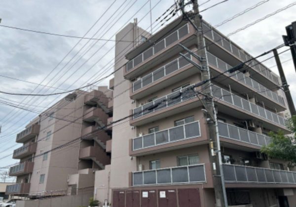 春日部市粕壁東、中古マンションの外観画像です