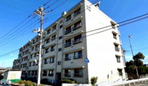春日部市花積、中古マンションの外観画像です