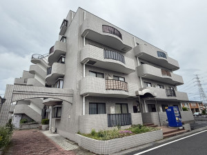 春日部市谷原、中古マンションの外観画像です