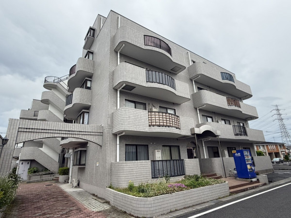 春日部市谷原、中古マンションの外観画像です