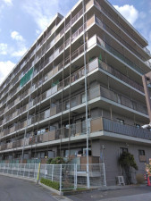 春日部市小渕、中古マンションの外観画像です