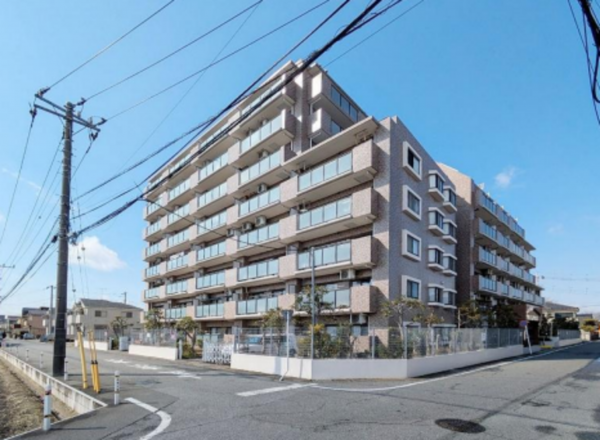春日部市大沼、中古マンションの外観画像です